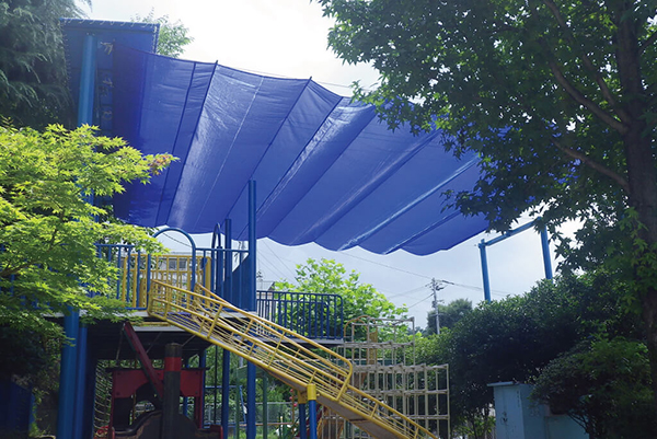幼稚園陽よけ開閉式遮光ネット１